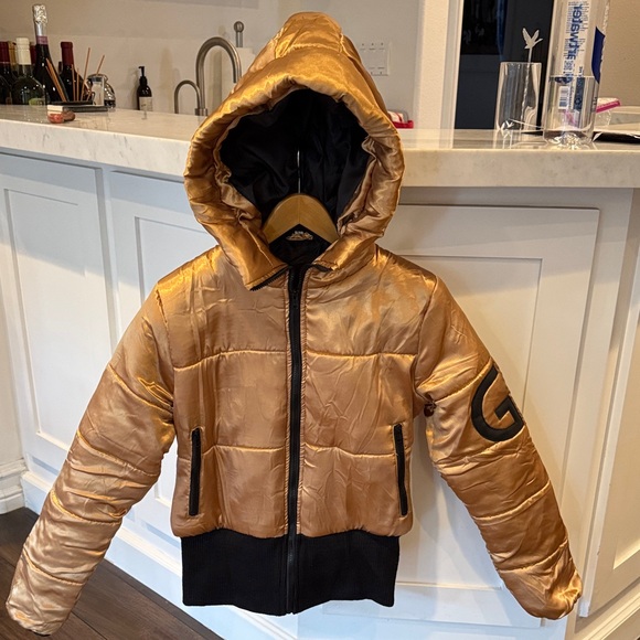 Goldbergh Jackets & Blazers - Goldburgh Puffer Jacket
Size L but fits like M
purchased online but not real.